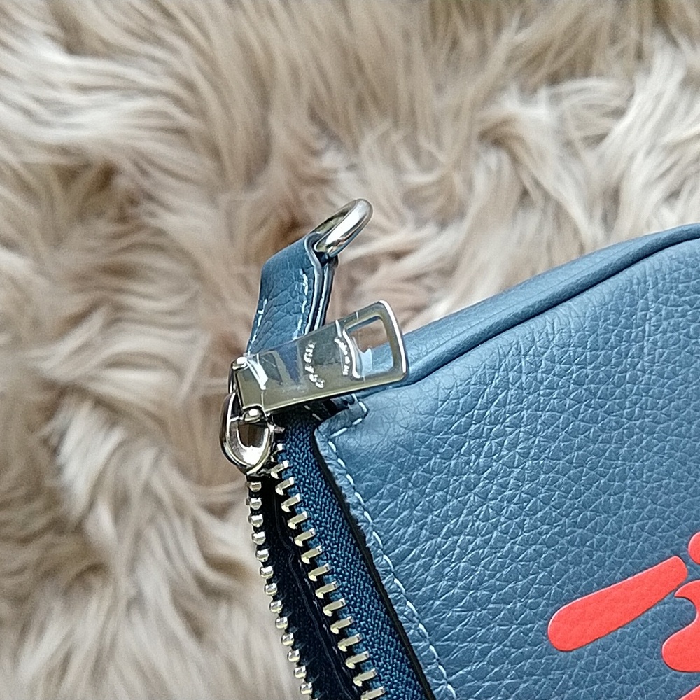 ๐ COACH Mini Bag Wristlet - Picture 10 of 12